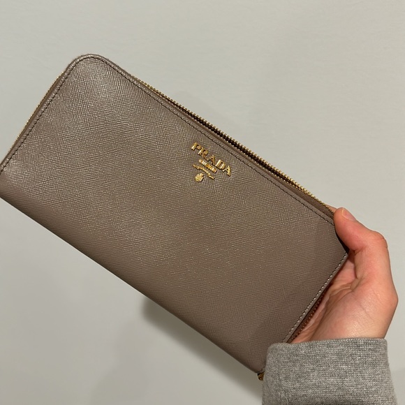 NIB Prada Saffiano Continental Wallet - Picture 6 of 9